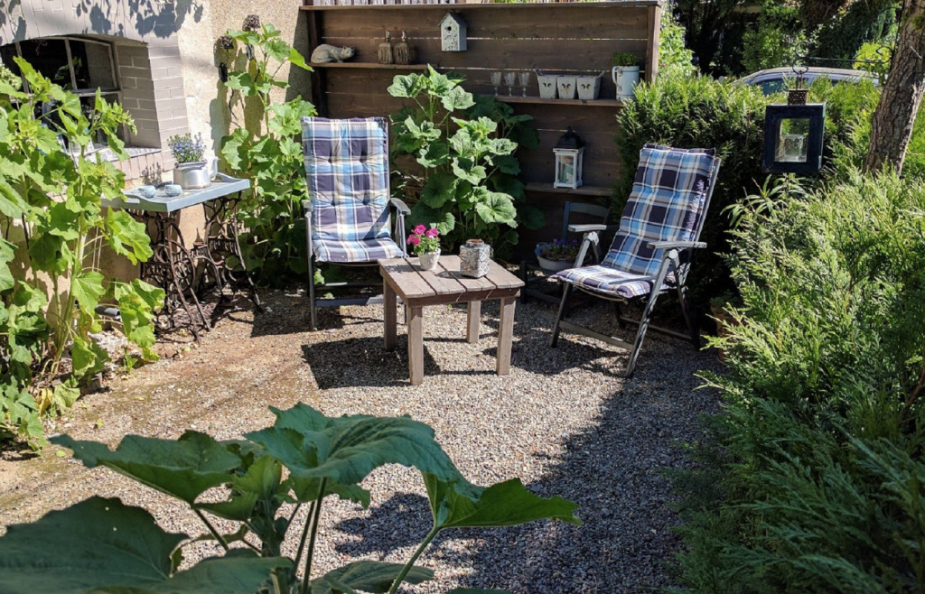 Privé tuin vakantiehuis in Frankrijk Bourgondie Vakantiehuis met eigen tuin in Bourgogne Frankrijk