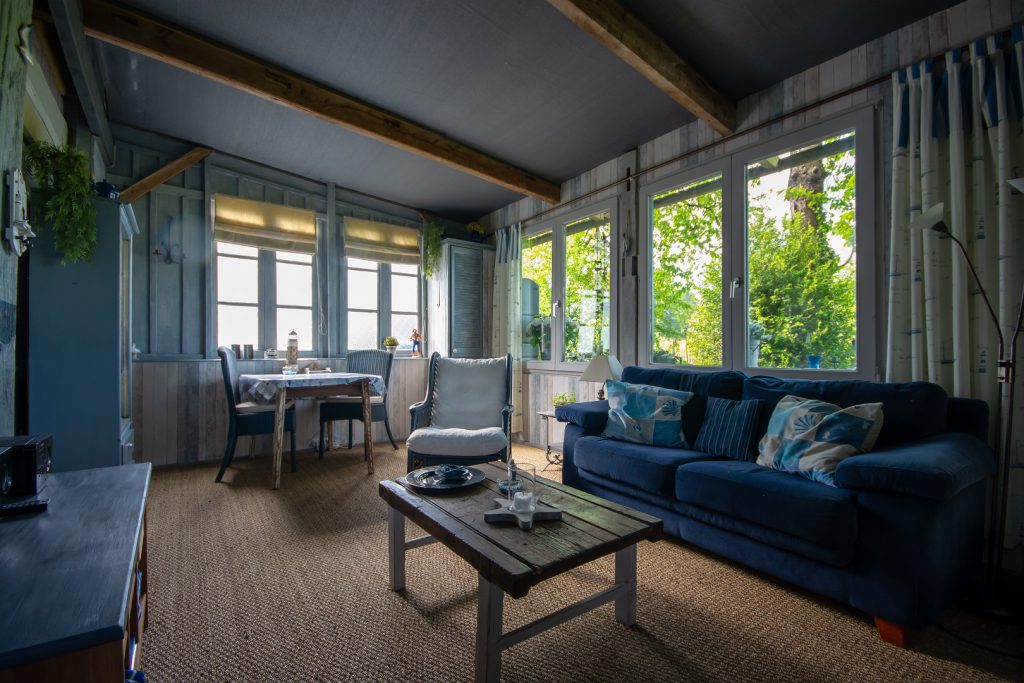 9b69e405492cc007d189b491ed030918 (1) La Cabane Bleue - Gites Les Champs de Fleury bourgogne