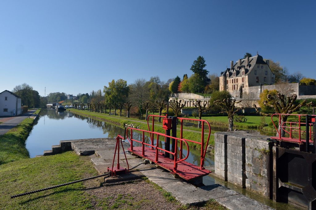 Canal-les-champs-de-fleury Canal du Nivernais - Fleury